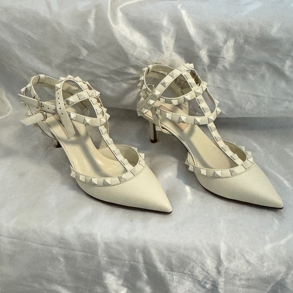 Valentino Garavani Cream White Rockstud Ankle Strap Heels - Picture 2 of 12